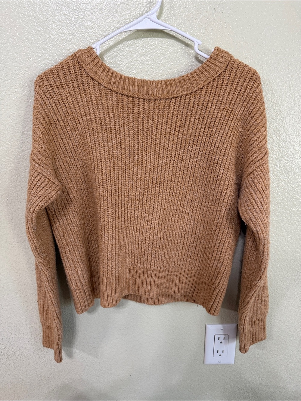American Eagle Outfitters Ribbed Crewneck Sweater in Camel Brown